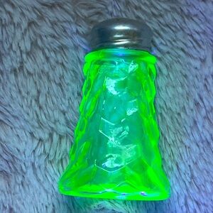 Rare, Vintage Jeanette Uranium Salt Shaker (1)